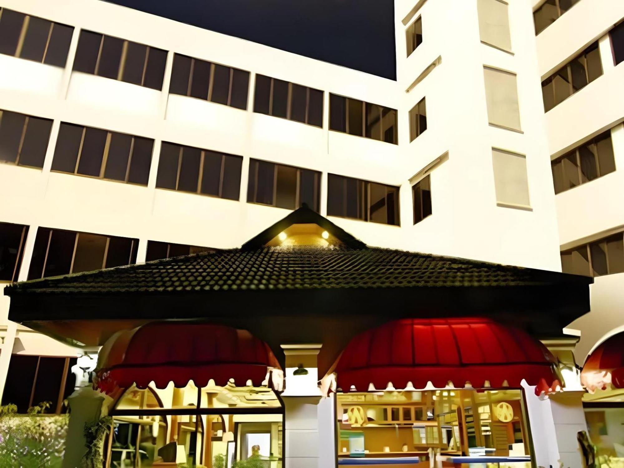 Super Oyo 1096 Winner Inn Hotel Чиангмай Екстериор снимка