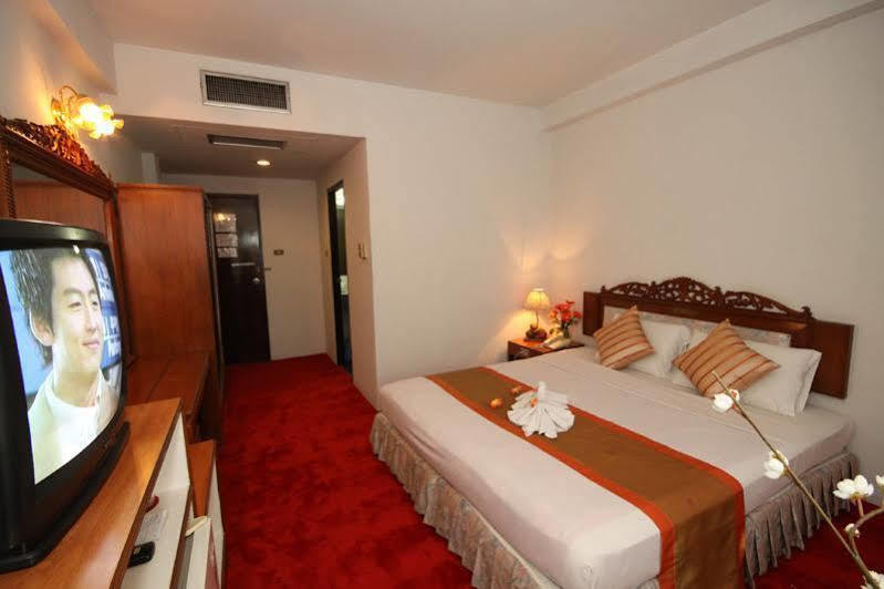 Super Oyo 1096 Winner Inn Hotel Чиангмай Екстериор снимка